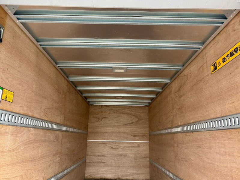 H28年式TRG-NMR85AN標準ロング積載2t跳ね上げゲート付バン|中古トラックの販売・買取・査定のアイナビ