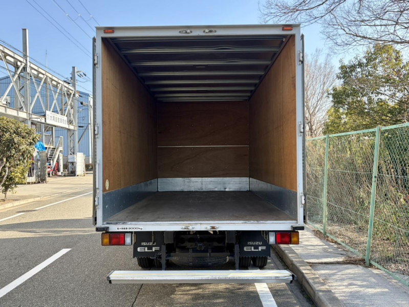 H29年式TRG-NPR85ANワイドロング積載3t6M/Tアルミバン|中古トラックの販売・買取・査定のアイナビ