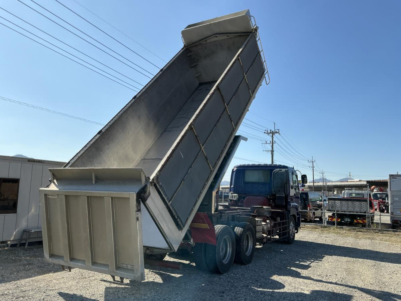 ★H22イスズギガ深ダンプステンレスボディ|中古トラックの販売・買取・査定のアイナビ