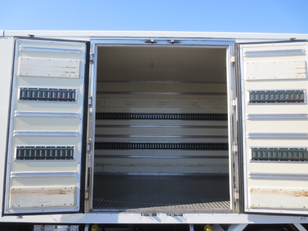 三菱キャンター冷蔵冷凍車ゲート付|中古トラックの販売・買取・査定のアイナビ