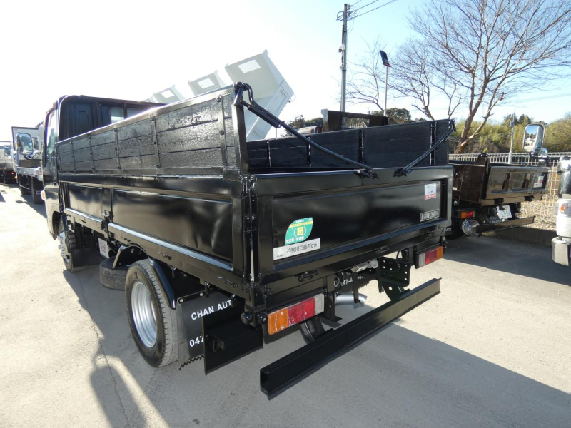 H26 2 トン　5速マニュアル　平ボディ|中古トラックの販売・買取・査定のアイナビ