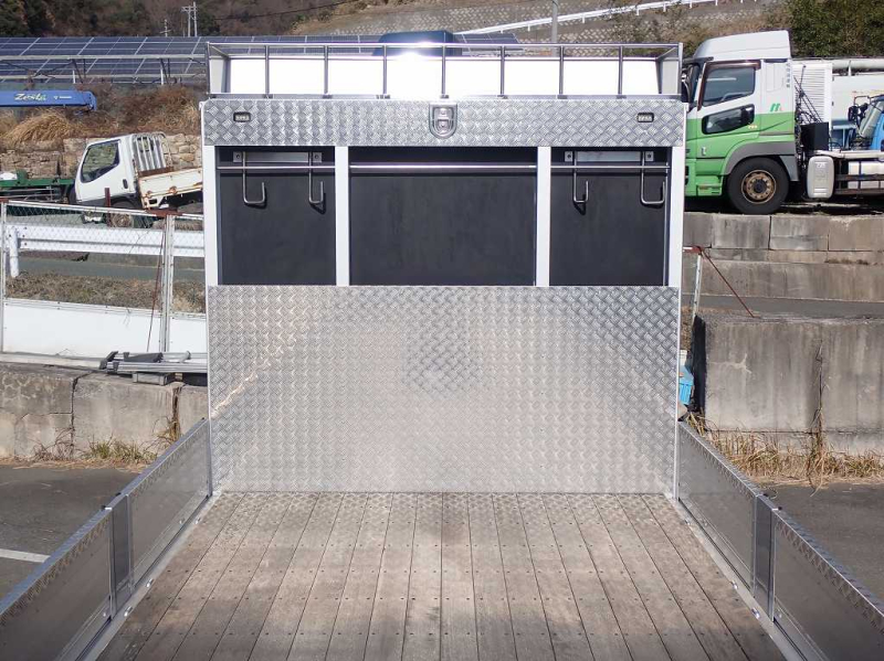 4軸低床 リアエアサス 14400㎏積載 山田車体 Ⅼ9550|中古トラックの販売・買取・査定のアイナビ