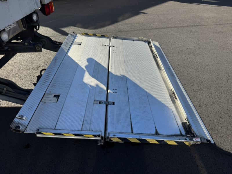 ベッド付 エアサス トレクス パワーゲート付き|中古トラックの販売・買取・査定のアイナビ