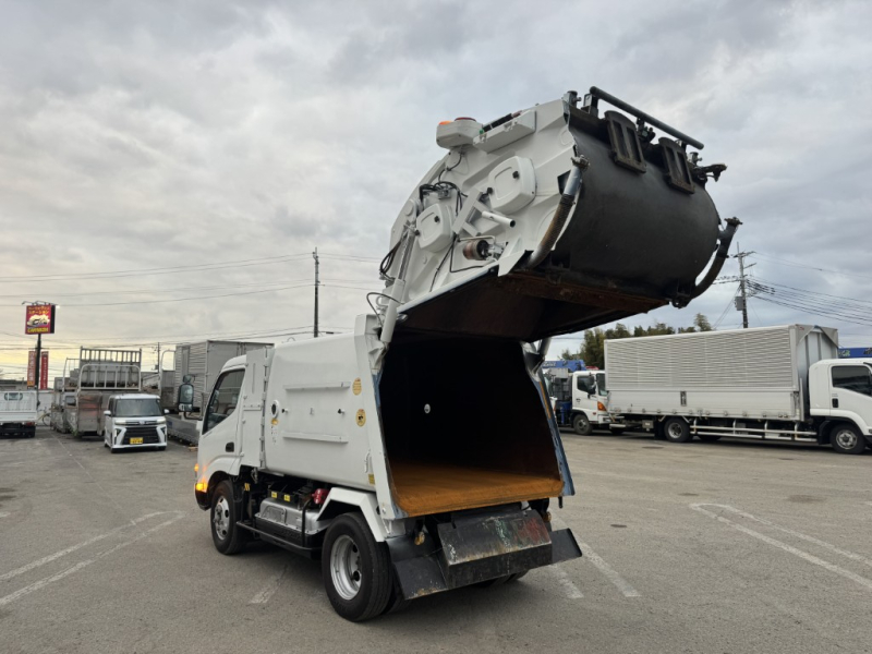 巻込み式極東開発4.2立米ディーゼルハイブリッド|中古トラックの販売・買取・査定のアイナビ