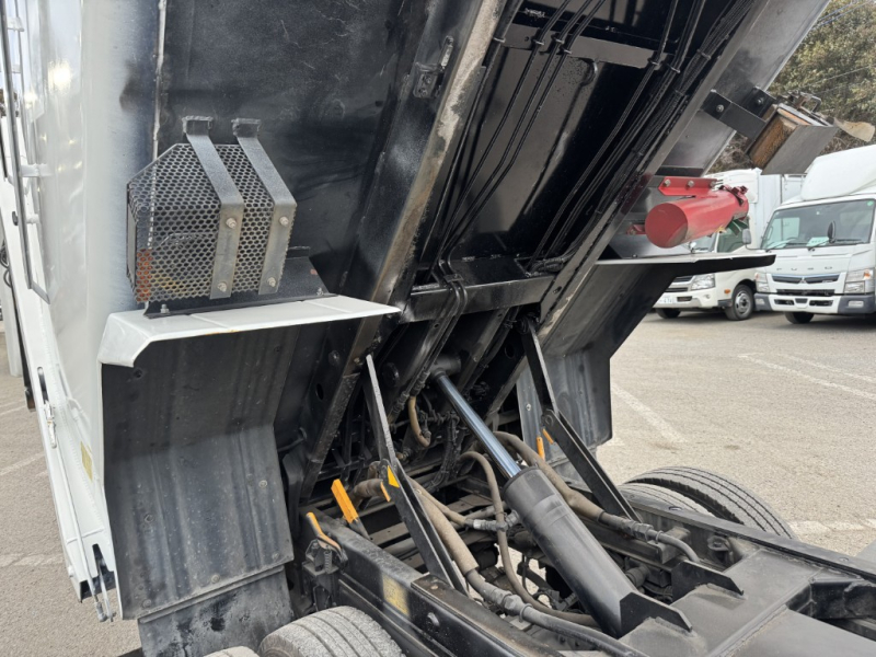 巻込み式極東開発4.2立米ディーゼルハイブリッド|中古トラックの販売・買取・査定のアイナビ