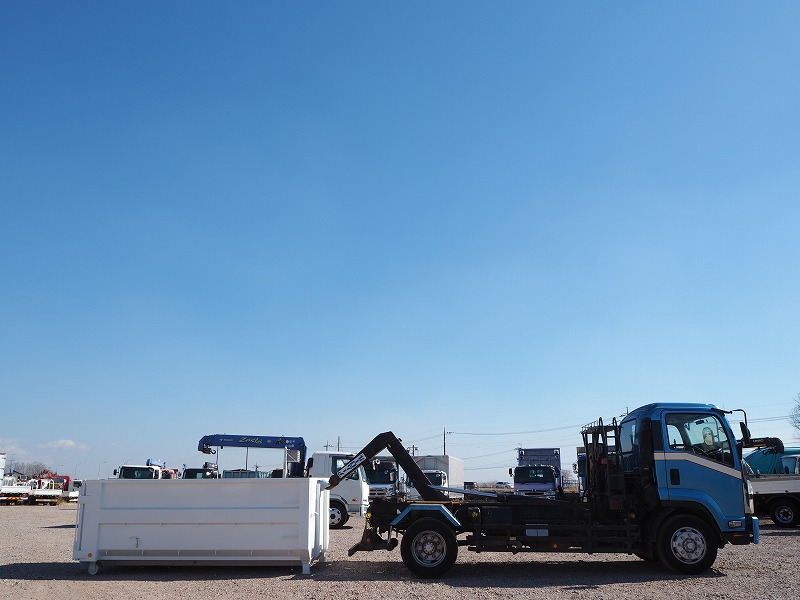 いすゞフォワードアームロール増トン新明和積載8.4t|中古トラックの販売・買取・査定のアイナビ