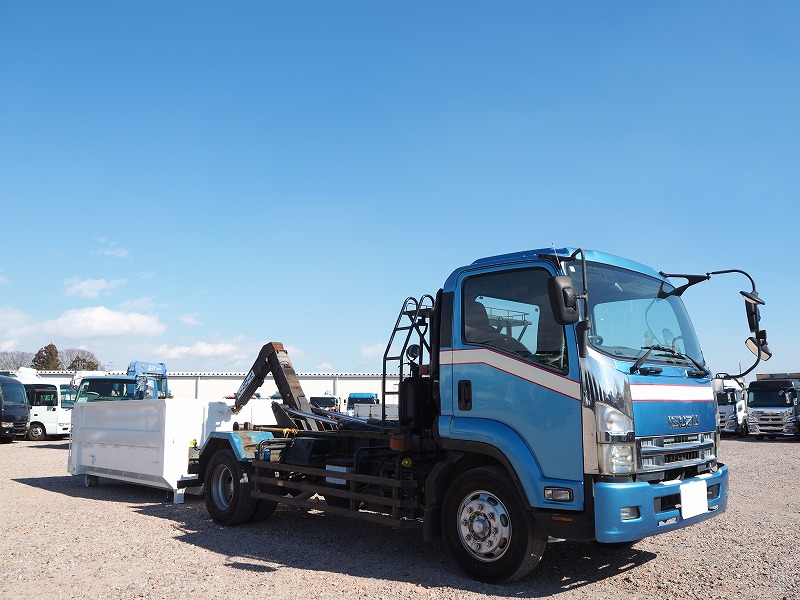 いすゞフォワードアームロール増トン新明和積載8.4t|中古トラックの販売・買取・査定のアイナビ