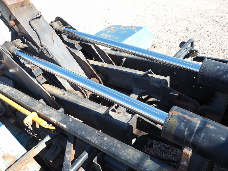 いすゞフォワードアームロール増トン新明和積載8.4t|中古トラックの販売・買取・査定のアイナビ