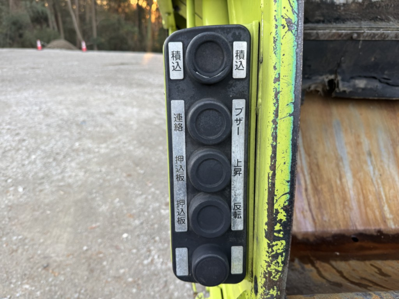 プレス式ワイド極東開発6.6立米連続スイッチ|中古トラックの販売・買取・査定のアイナビ