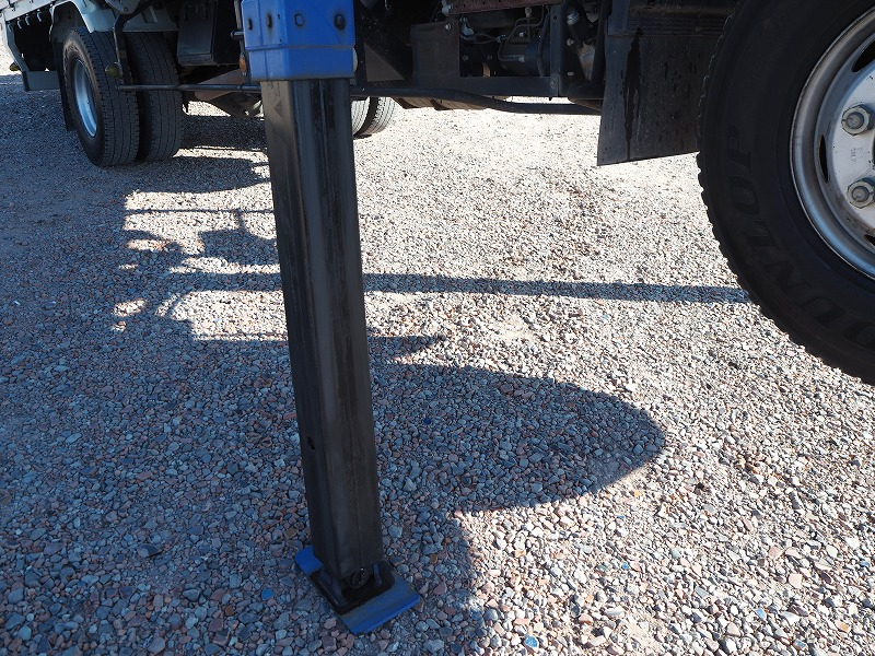 いすゞフォワード4段セルフクレーンラジコン重機回送車|中古トラックの販売・買取・査定のアイナビ