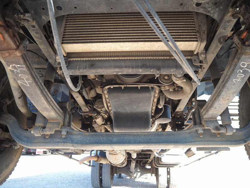 いすゞフォワード4段セルフクレーンラジコン重機回送車|中古トラックの販売・買取・査定のアイナビ