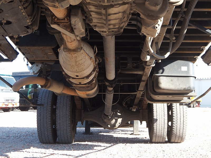 いすゞフォワード4段セルフクレーンラジコン重機回送車|中古トラックの販売・買取・査定のアイナビ