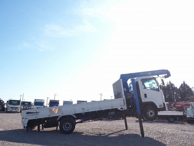 いすゞフォワード4段セルフクレーンラジコン重機回送車|中古トラックの販売・買取・査定のアイナビ