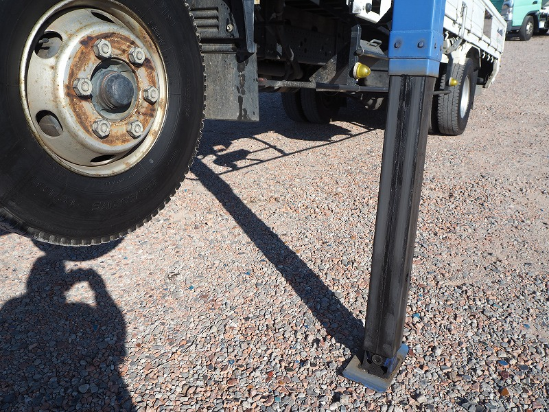 いすゞフォワード4段セルフクレーンラジコン重機回送車|中古トラックの販売・買取・査定のアイナビ