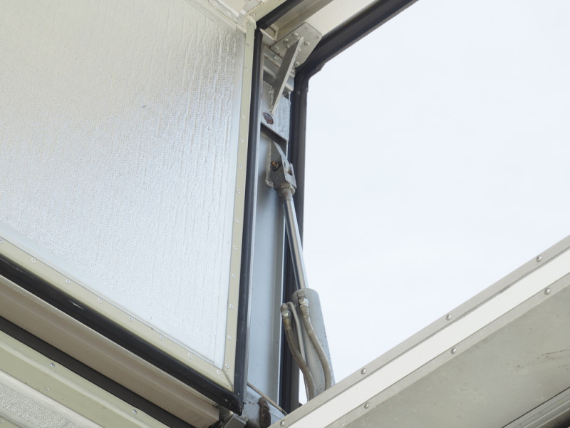 UDトラックス 冷凍ウイング クオン|中古トラックの販売・買取・査定のアイナビ