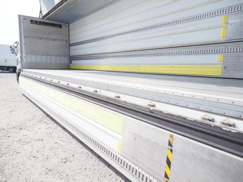 UDトラックス 冷凍ウイング クオン|中古トラックの販売・買取・査定のアイナビ