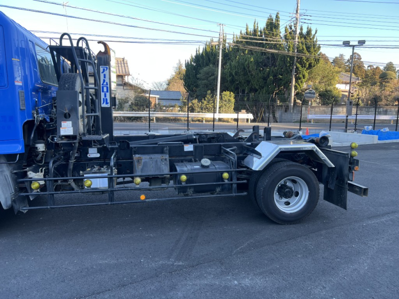 新明和アームロールCCA44-31ベッド付|中古トラックの販売・買取・査定のアイナビ