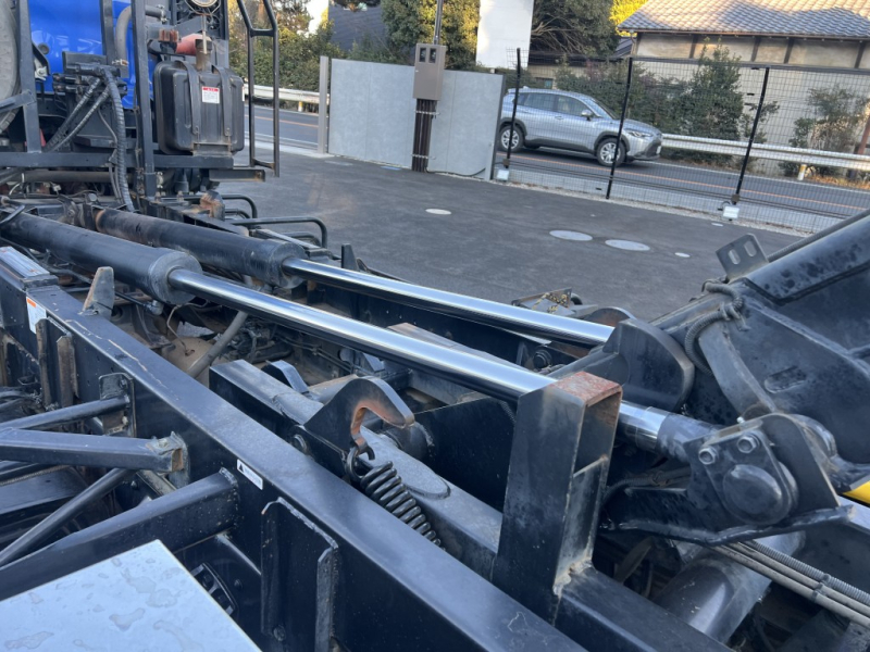 新明和アームロールCCA44-31ベッド付|中古トラックの販売・買取・査定のアイナビ