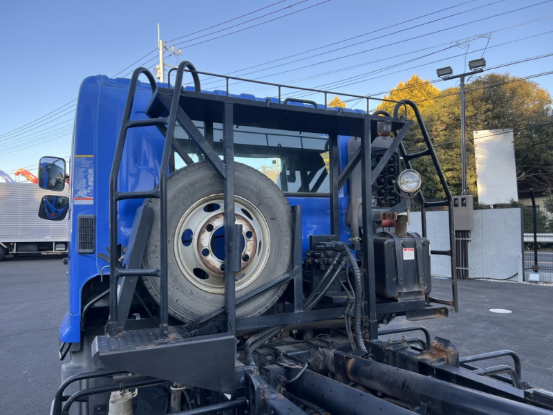 新明和アームロールCCA44-31ベッド付|中古トラックの販売・買取・査定のアイナビ