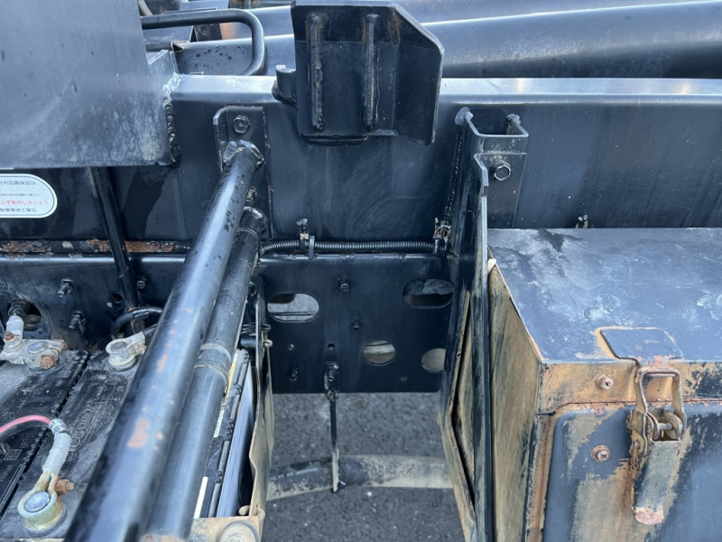 新明和アームロールCCA44-31ベッド付|中古トラックの販売・買取・査定のアイナビ