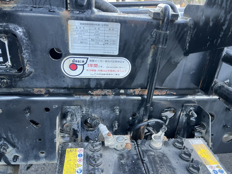 新明和アームロールCCA44-31ベッド付|中古トラックの販売・買取・査定のアイナビ