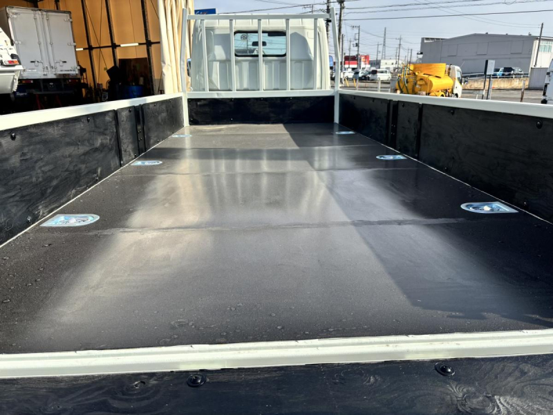 キャンター 標準ロング平ボディー 積載4000kg|中古トラックの販売・買取・査定のアイナビ