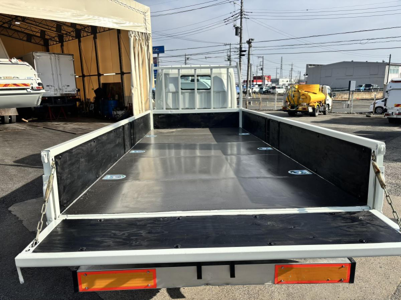 キャンター 標準ロング平ボディー 積載4000kg|中古トラックの販売・買取・査定のアイナビ