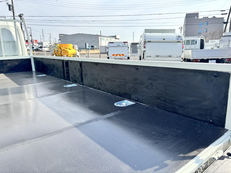 キャンター 標準ロング平ボディー 積載4000kg|中古トラックの販売・買取・査定のアイナビ