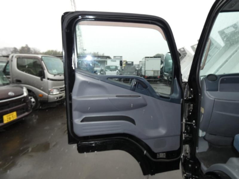 H26 2トン　平ボディ　オ-トマ|中古トラックの販売・買取・査定のアイナビ