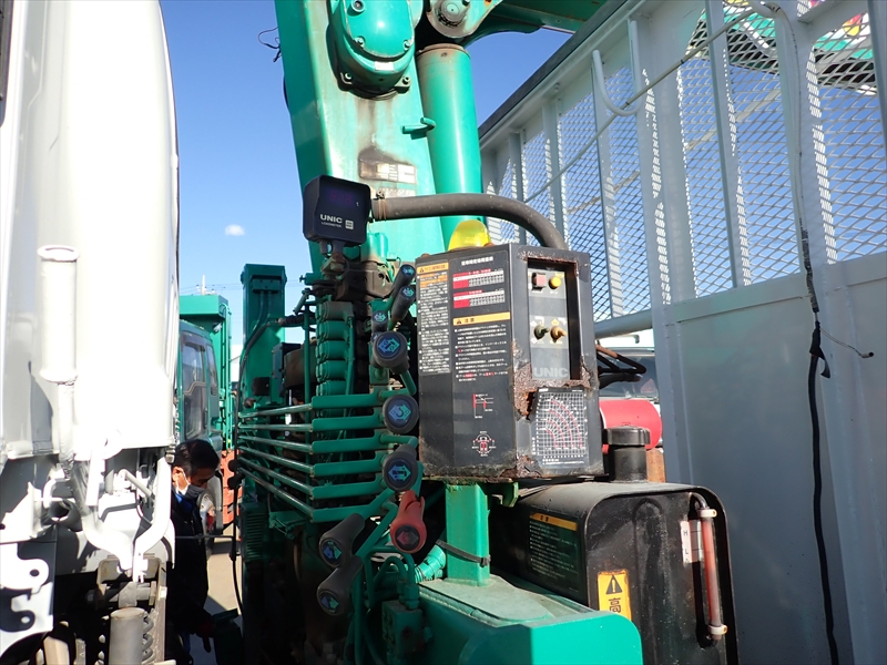 【350027】セルフローダー　ハイジャッキ4段ラジコン油圧切替ウィンチ付|中古トラックの販売・買取・査定のアイナビ