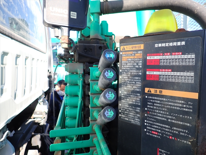 【350027】セルフローダー　ハイジャッキ4段ラジコン油圧切替ウィンチ付|中古トラックの販売・買取・査定のアイナビ