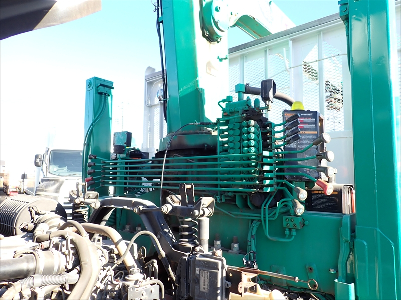 【350027】セルフローダー　ハイジャッキ4段ラジコン油圧切替ウィンチ付|中古トラックの販売・買取・査定のアイナビ