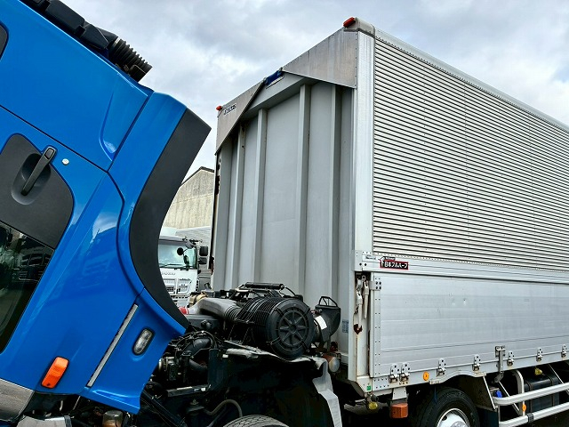 8×4後輪エアサス日本フルハーフ380馬力ATセミオートマ|中古トラックの販売・買取・査定のアイナビ