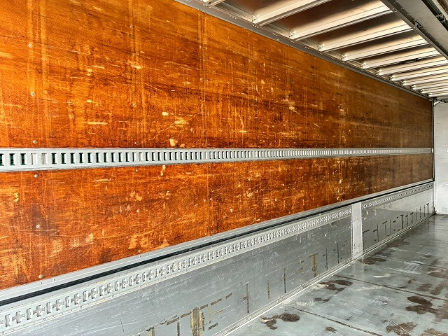 8×4後輪エアサス日本フルハーフ380馬力ATセミオートマ|中古トラックの販売・買取・査定のアイナビ