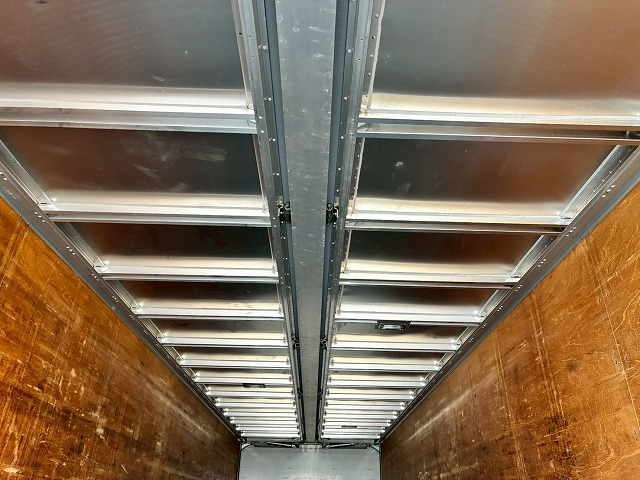 8×4後輪エアサス日本フルハーフ380馬力ATセミオートマ|中古トラックの販売・買取・査定のアイナビ