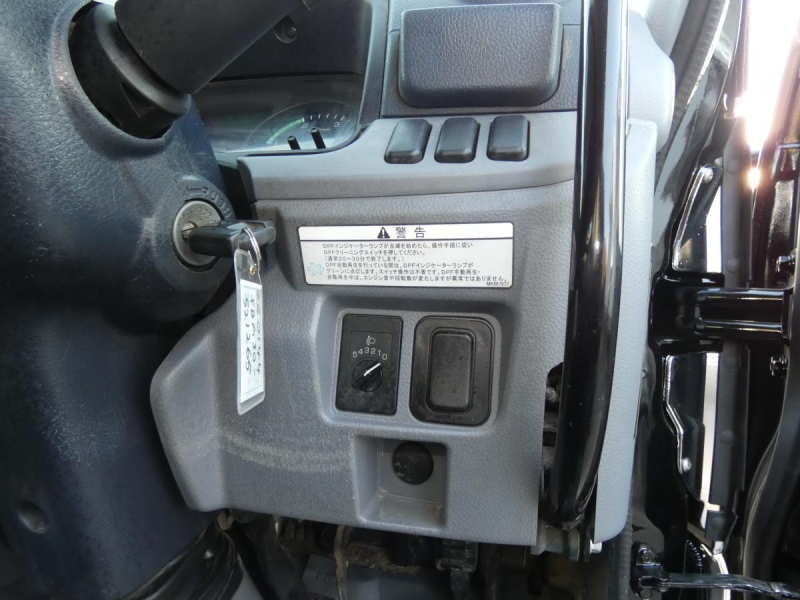 H26 2トン ダンプ 5速マニュアル 260144|中古トラックの販売・買取・査定のアイナビ