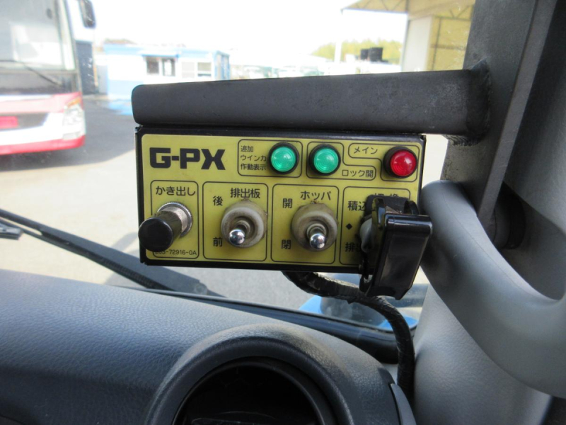 新明和 プレス 6.1m3 標準幅ロング AT 塵芥車 !!|中古トラックの販売・買取・査定のアイナビ