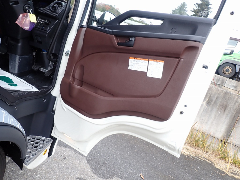 Ⅼ7270 ワイド 後輪エアサス ハイルーフ 240PS 6速|中古トラックの販売・買取・査定のアイナビ