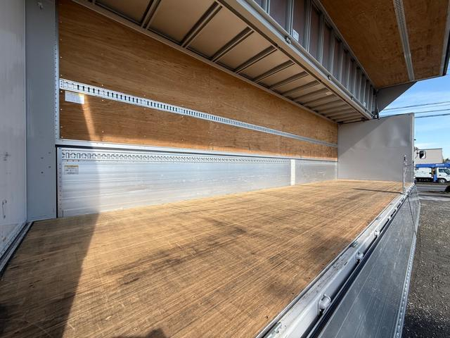 UDトラックス 乗用車 クオン|中古トラックの販売・買取・査定のアイナビ