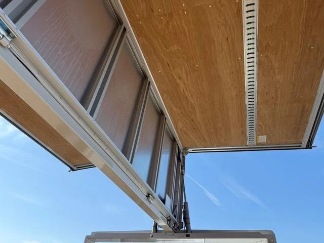 UDトラックス 乗用車 クオン|中古トラックの販売・買取・査定のアイナビ