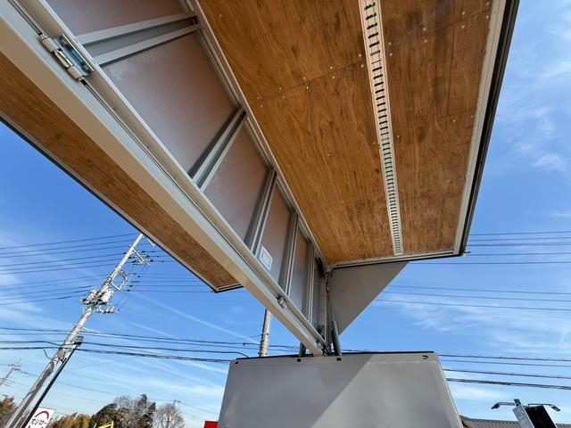 UDトラックス 乗用車 クオン|中古トラックの販売・買取・査定のアイナビ