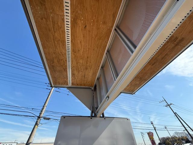 UDトラックス 乗用車 クオン|中古トラックの販売・買取・査定のアイナビ