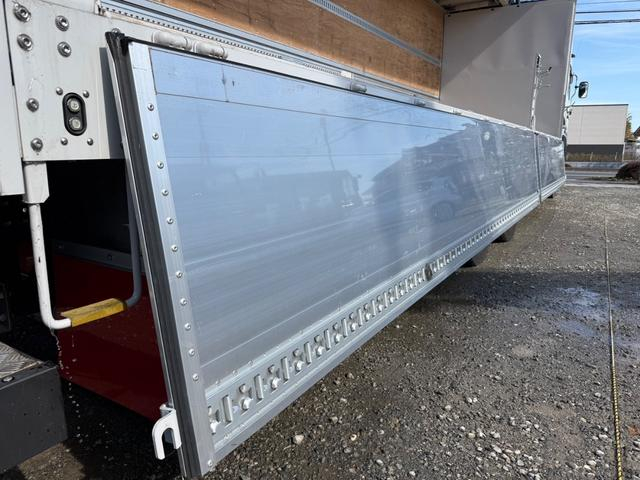 UDトラックス 乗用車 クオン|中古トラックの販売・買取・査定のアイナビ