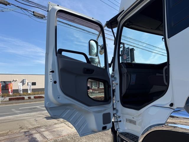 UDトラックス 乗用車 クオン|中古トラックの販売・買取・査定のアイナビ