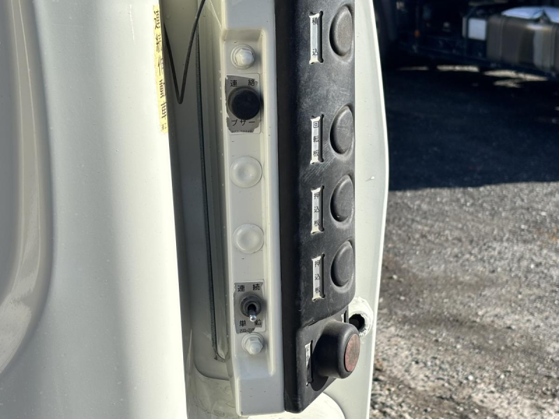 レンジャー 巻き込みパッカー車 新明和製8.4立米 積載2400kg|中古トラックの販売・買取・査定のアイナビ