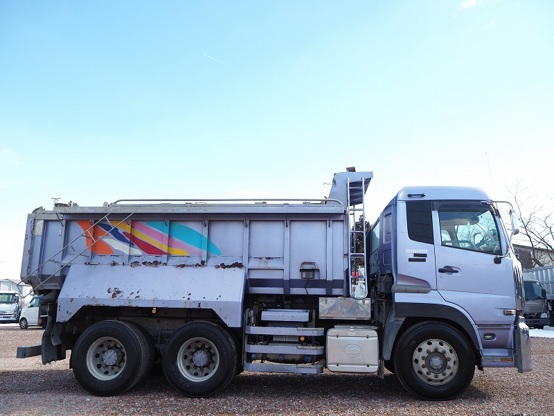 UDトラックスクオン汚泥運搬車汚泥ダンプタンク車ステン張|中古トラックの販売・買取・査定のアイナビ