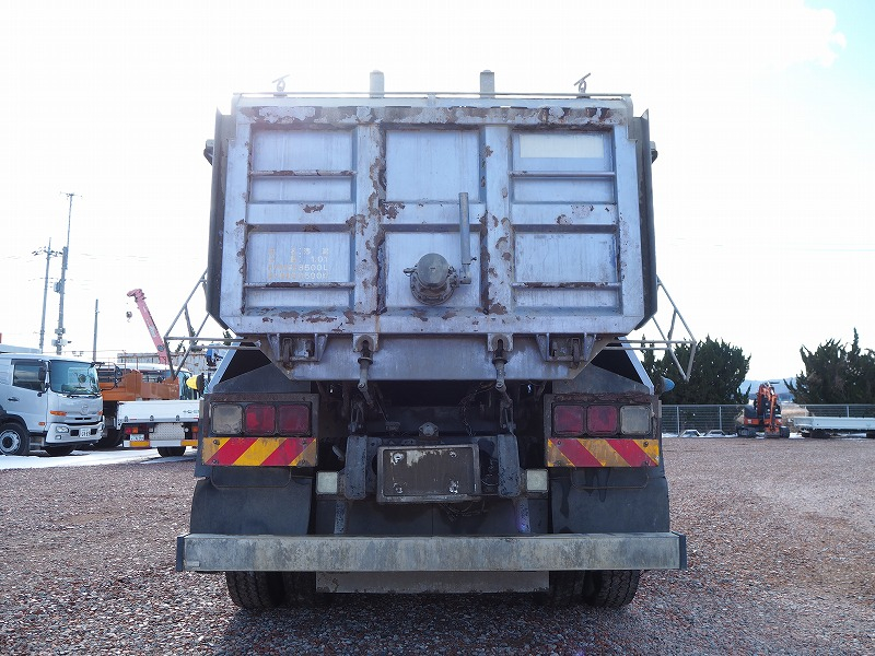 UDトラックスクオン汚泥運搬車汚泥ダンプタンク車ステン張|中古トラックの販売・買取・査定のアイナビ