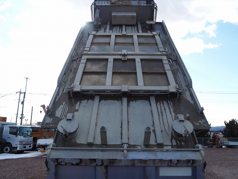 UDトラックスクオン汚泥運搬車汚泥ダンプタンク車ステン張|中古トラックの販売・買取・査定のアイナビ