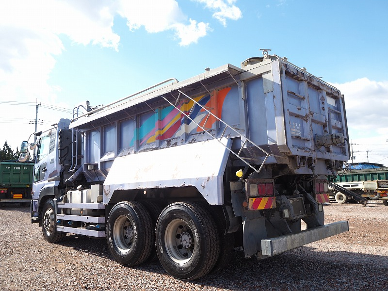 UDトラックスクオン汚泥運搬車汚泥ダンプタンク車ステン張|中古トラックの販売・買取・査定のアイナビ