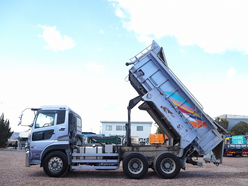 UDトラックスクオン汚泥運搬車汚泥ダンプタンク車ステン張|中古トラックの販売・買取・査定のアイナビ